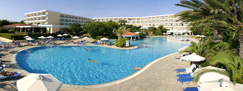 Avanti Hotel Pool & Gardens